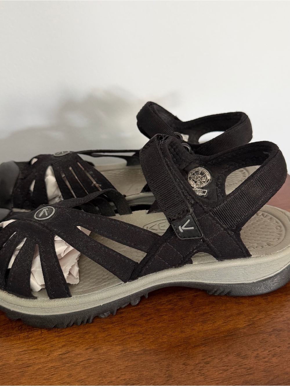 KEEN Rose Black Strappy Comfort Water Outdoor Hiking Sandals Womens Size 7
